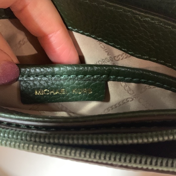 Like New Michael Kors Green Leather Crossbody Bag - Picture 5 of 14